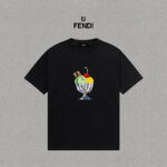 P70 Fendi/芬迪 印花Logo百搭潮流短袖T恤男女同款 吊牌 领标 水洗唛 三标齐全 定织定染280克精梳棉面料 尺码：S-XXL 颜色：黑色，白色
