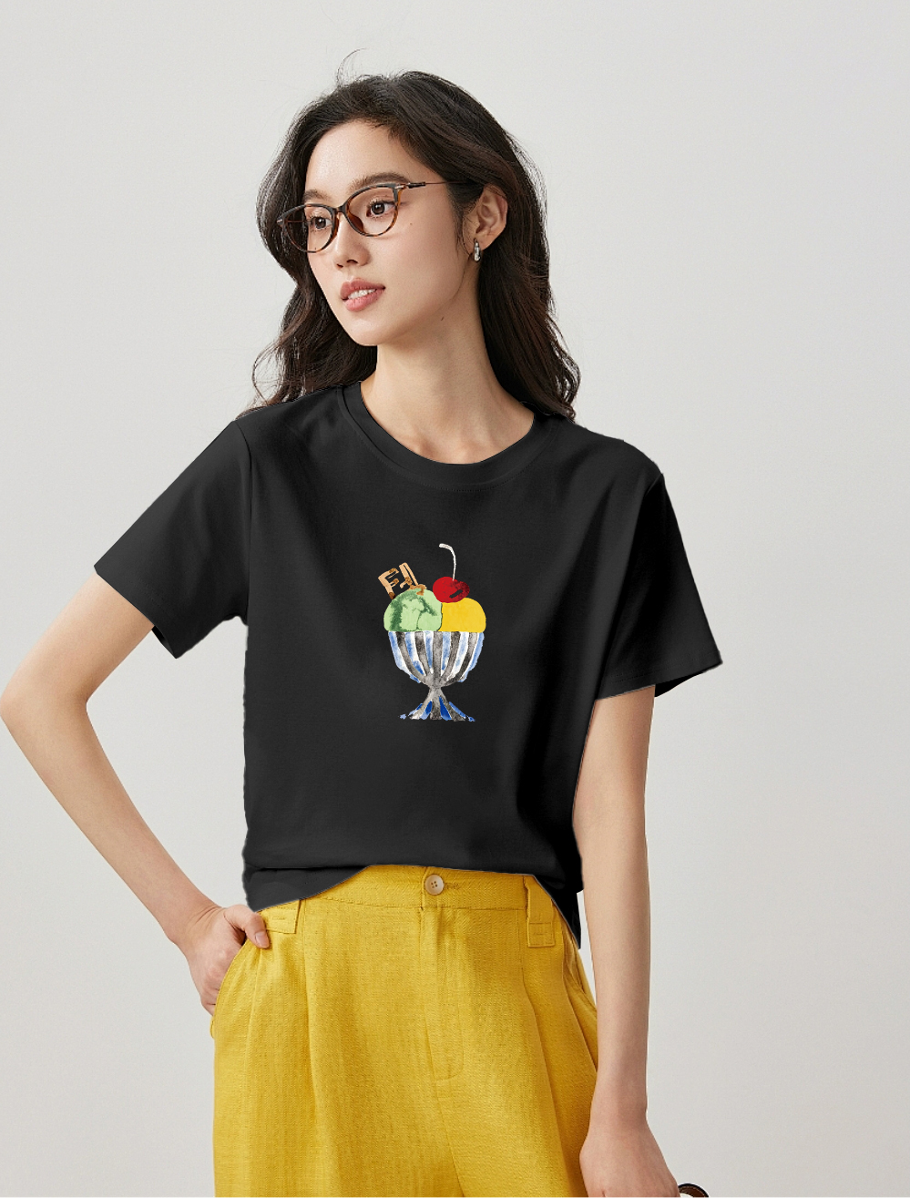 P70 Fendi/芬迪 印花Logo百搭潮流短袖T恤男女同款 吊牌 领标 水洗唛 三标齐全 定织定染280克精梳棉面料 尺码：S-XXL 颜色：黑色，白色