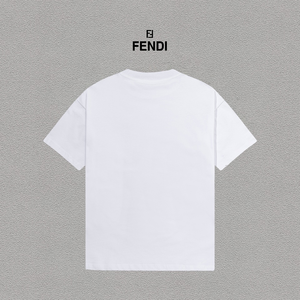 P70 Fendi/芬迪 印花Logo百搭潮流短袖T恤男女同款 吊牌 领标 水洗唛 三标齐全 定织定染280克精梳棉面料 尺码：S-XXL 颜色：黑色，白色