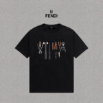 P70 Fendi/芬迪 印花Logo百搭潮流短袖T恤男女同款 吊牌 领标 水洗唛 三标齐全 定织定染280克精梳棉面料 尺码：S-XXL 颜色：黑色，白色