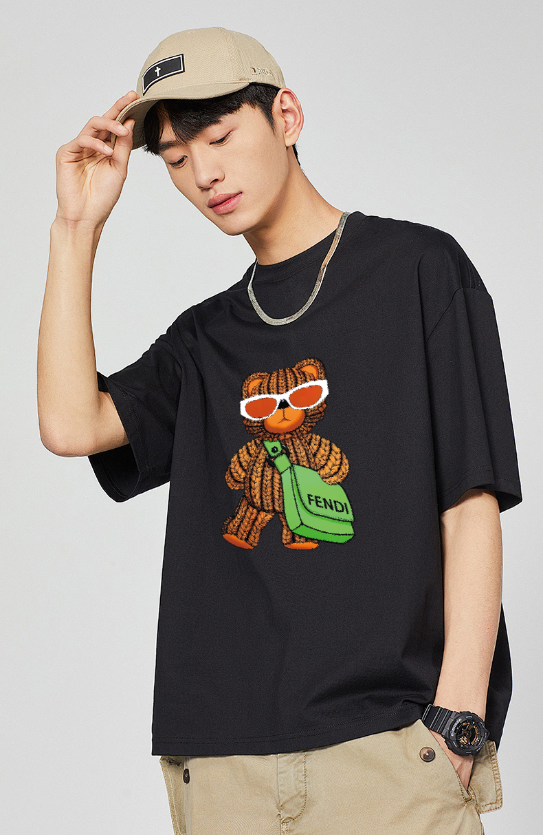 P70 Fendi/芬迪 印花Logo百搭潮流短袖T恤男女同款 吊牌 领标 水洗唛 三标齐全 定织定染280克精梳棉面料 尺码：S-XXL 颜色：黑色，白色