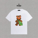 P70 Fendi/芬迪 印花Logo百搭潮流短袖T恤男女同款 吊牌 领标 水洗唛 三标齐全 定织定染280克精梳棉面料 尺码：S-XXL 颜色：黑色，白色