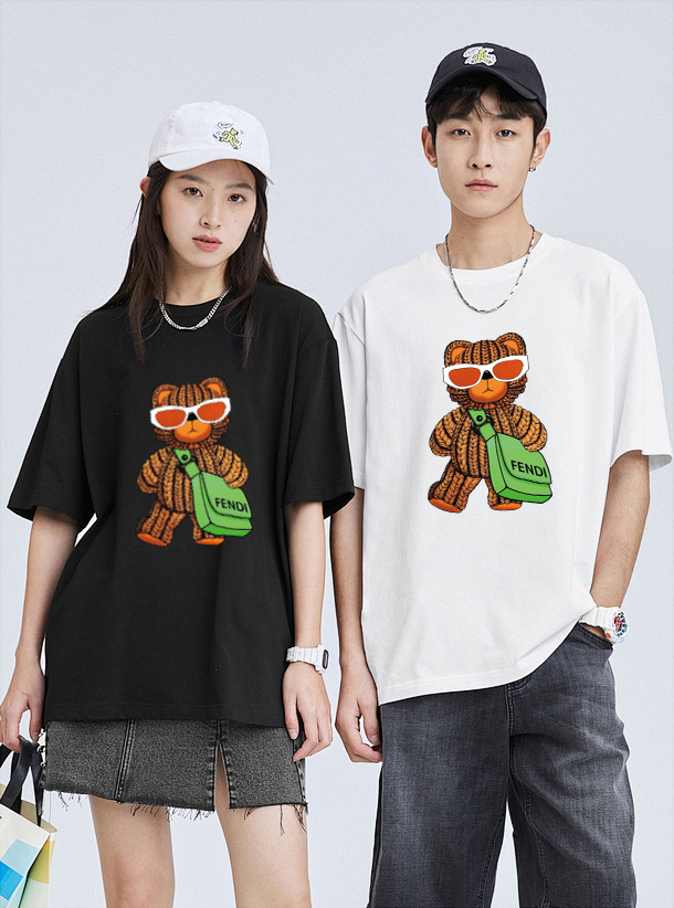 P70 Fendi/芬迪 印花Logo百搭潮流短袖T恤男女同款 吊牌 领标 水洗唛 三标齐全 定织定染280克精梳棉面料 尺码：S-XXL 颜色：黑色，白色