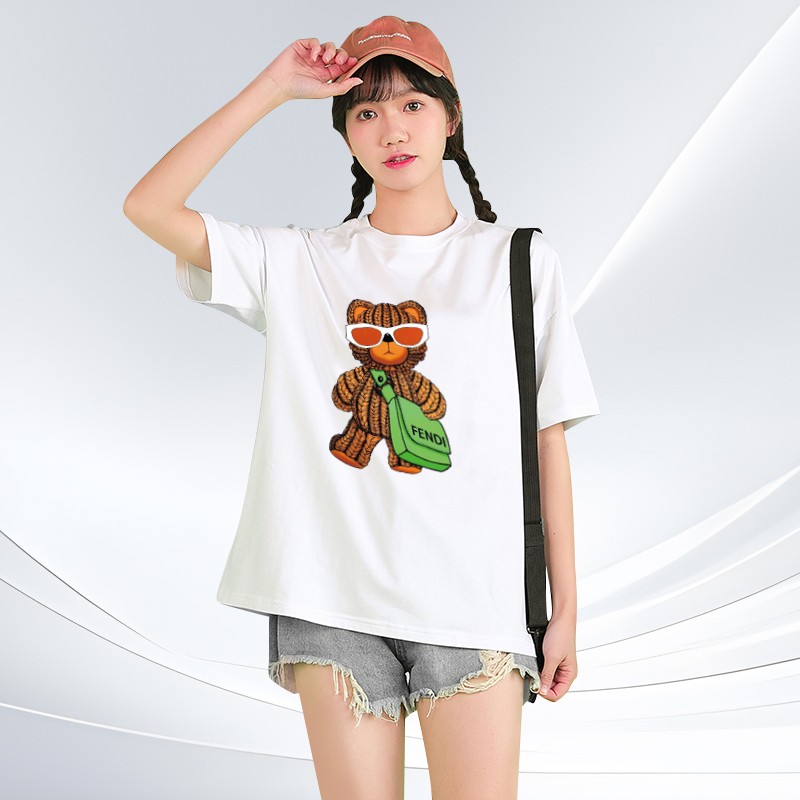 P70 Fendi/芬迪 印花Logo百搭潮流短袖T恤男女同款 吊牌 领标 水洗唛 三标齐全 定织定染280克精梳棉面料 尺码：S-XXL 颜色：黑色，白色