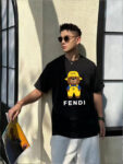 P70 Fendi/芬迪 印花Logo百搭潮流短袖T恤男女同款 吊牌 领标 水洗唛 三标齐全 定织定染280克精梳棉面料 尺码：S-XXL 颜色：黑色，白色