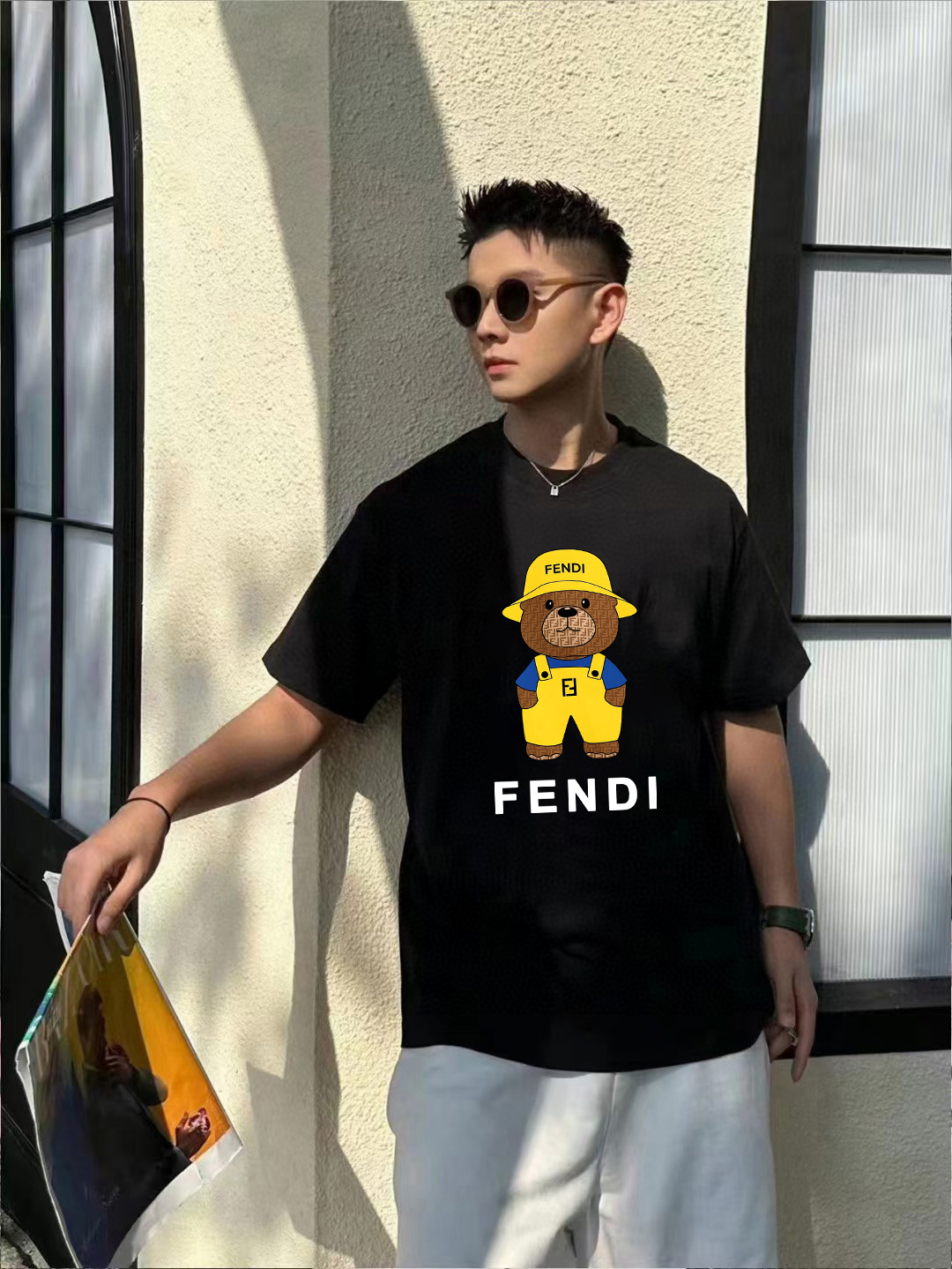 P70 Fendi/芬迪 印花Logo百搭潮流短袖T恤男女同款 吊牌 领标 水洗唛 三标齐全 定织定染280克精梳棉面料 尺码：S-XXL 颜色：黑色，白色