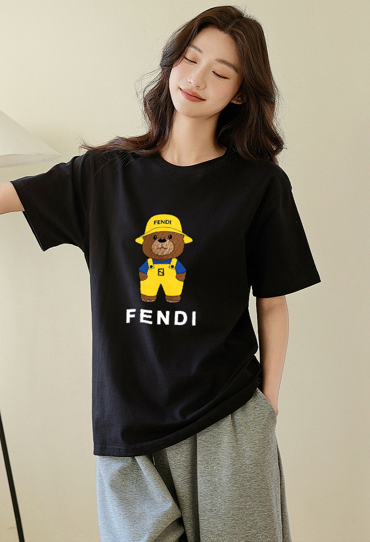 P70 Fendi/芬迪 印花Logo百搭潮流短袖T恤男女同款 吊牌 领标 水洗唛 三标齐全 定织定染280克精梳棉面料 尺码：S-XXL 颜色：黑色，白色