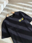 weigou_193032_4_db2bf5f203 P75 💥 FENDI 芬迪 26ss夏季新款圆领短袖T恤!270克重磅高端纯棉面料,手感质感都极完美!修身裁剪设计干净利落!时尚又好看!走线做工非常精致!版型效果超赞!而且透气性能超强!任何年龄阶段都可轻松驾驭,男士衣橱里必备的单品。 颜色: 米白 黑色 码数:M-3XL (下单请报身高体重)