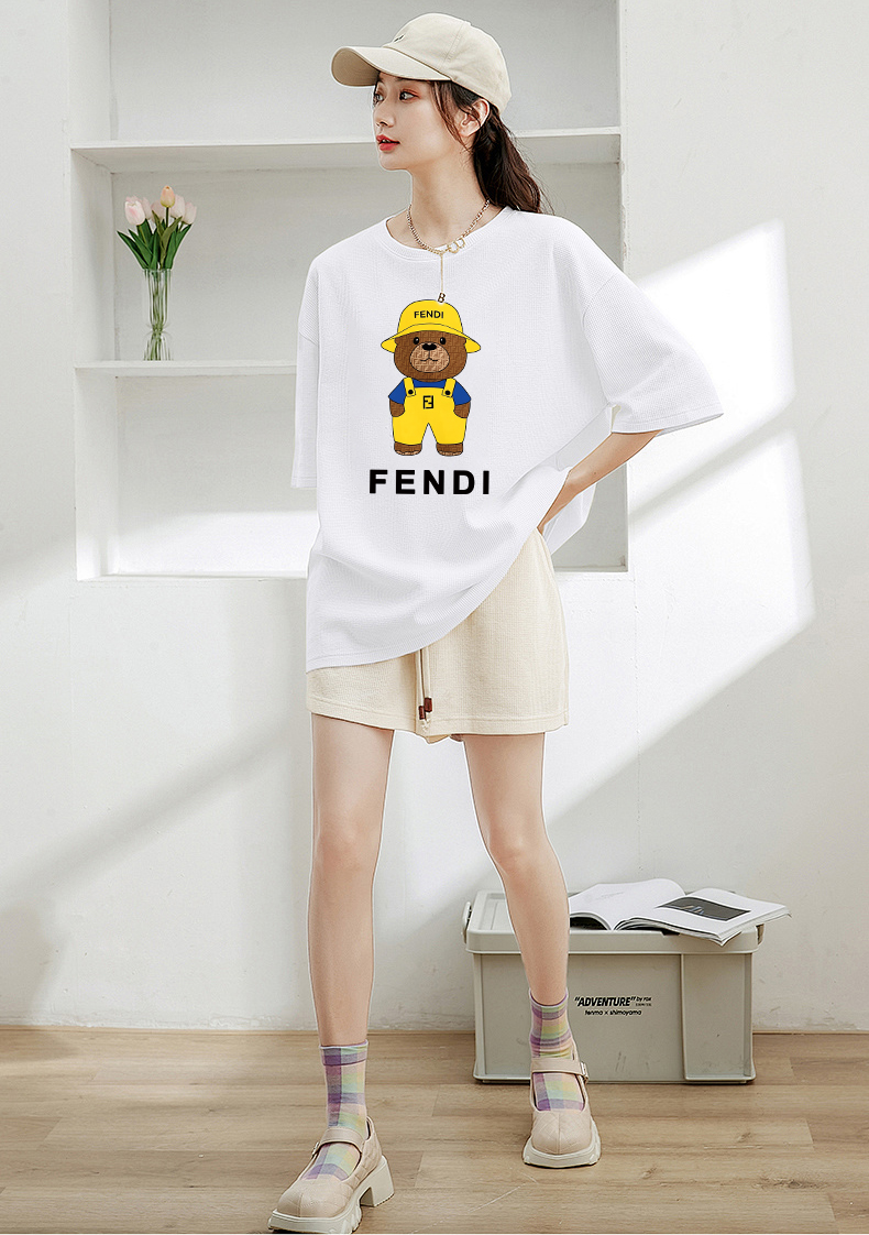 P70 Fendi/芬迪 印花Logo百搭潮流短袖T恤男女同款 吊牌 领标 水洗唛 三标齐全 定织定染280克精梳棉面料 尺码：S-XXL 颜色：黑色，白色