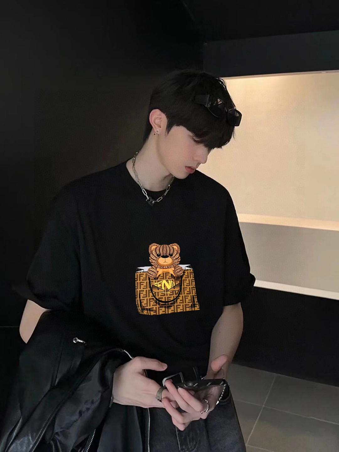 P70 Fendi/芬迪 印花Logo百搭潮流短袖T恤男女同款 吊牌 领标 水洗唛 三标齐全 定织定染280克精梳棉面料 尺码：S-XXL 颜色：黑色，白色