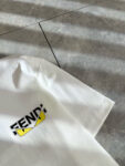 weigou_193073_5_9438bcbe1a P75 💥 FENDI 芬迪 26ss夏季新款圆领短袖T恤!270克重磅高端纯棉面料,手感质感都极完美!修身裁剪设计干净利落!时尚又好看!走线做工非常精致!版型效果超赞!而且透气性能超强!任何年龄阶段都可轻松驾驭,男士衣橱里必备的单品。 颜色: 米白 黑色 码数:M-3XL (下单请报身高体重)