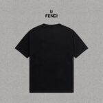 P70 Fendi/芬迪 印花Logo百搭潮流短袖T恤男女同款 吊牌 领标 水洗唛 三标齐全 定织定染280克精梳棉面料 尺码：S-XXL 颜色：黑色，白色