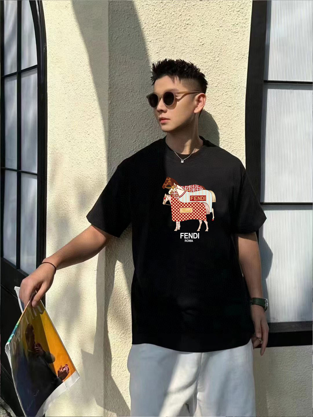 P70 Fendi/芬迪 印花Logo百搭潮流短袖T恤男女同款 吊牌 领标 水洗唛 三标齐全 定织定染280克精梳棉面料 尺码：S-XXL 颜色：黑色，白色