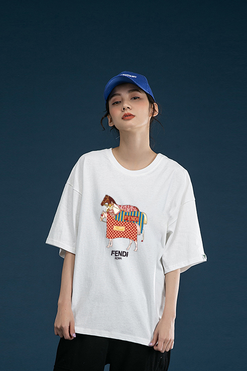 P70 Fendi/芬迪 印花Logo百搭潮流短袖T恤男女同款 吊牌 领标 水洗唛 三标齐全 定织定染280克精梳棉面料 尺码：S-XXL 颜色：黑色，白色