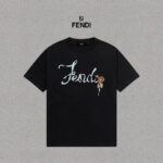 P70 Fendi/芬迪 印花Logo百搭潮流短袖T恤男女同款 吊牌 领标 水洗唛 三标齐全 定织定染280克精梳棉面料 尺码：S-XXL 颜色：黑色，白色