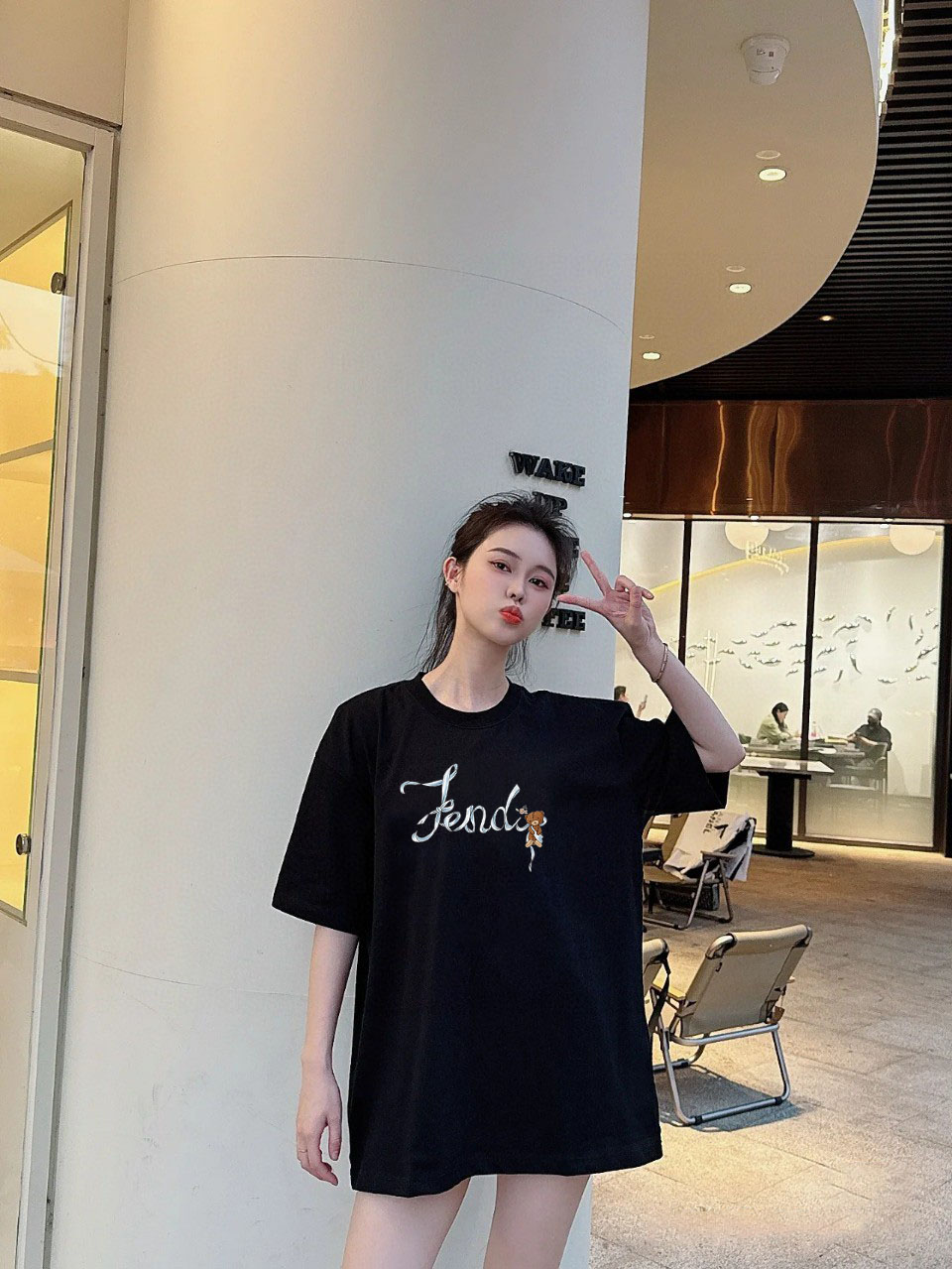 P70 Fendi/芬迪 印花Logo百搭潮流短袖T恤男女同款 吊牌 领标 水洗唛 三标齐全 定织定染280克精梳棉面料 尺码：S-XXL 颜色：黑色，白色