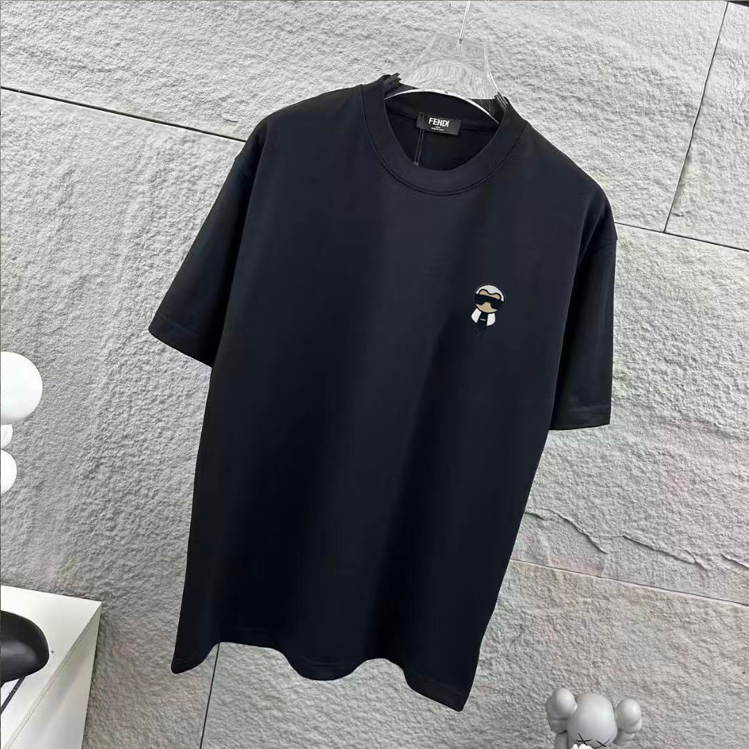 P75 FEN*di芬迪 2026春夏新款短袖t恤 经典双 F，刺绣工艺 定制双纱平纹纯棉面料 男女同款 颜色：黑色 白色 尺码： S （90-130斤） M （120-150斤） L （140-165斤） XL （160-180斤） XXL （180-210斤）