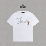 P70 Fendi/芬迪 印花Logo百搭潮流短袖T恤男女同款 吊牌 领标 水洗唛 三标齐全 定织定染280克精梳棉面料 尺码：S-XXL 颜色：黑色，白色