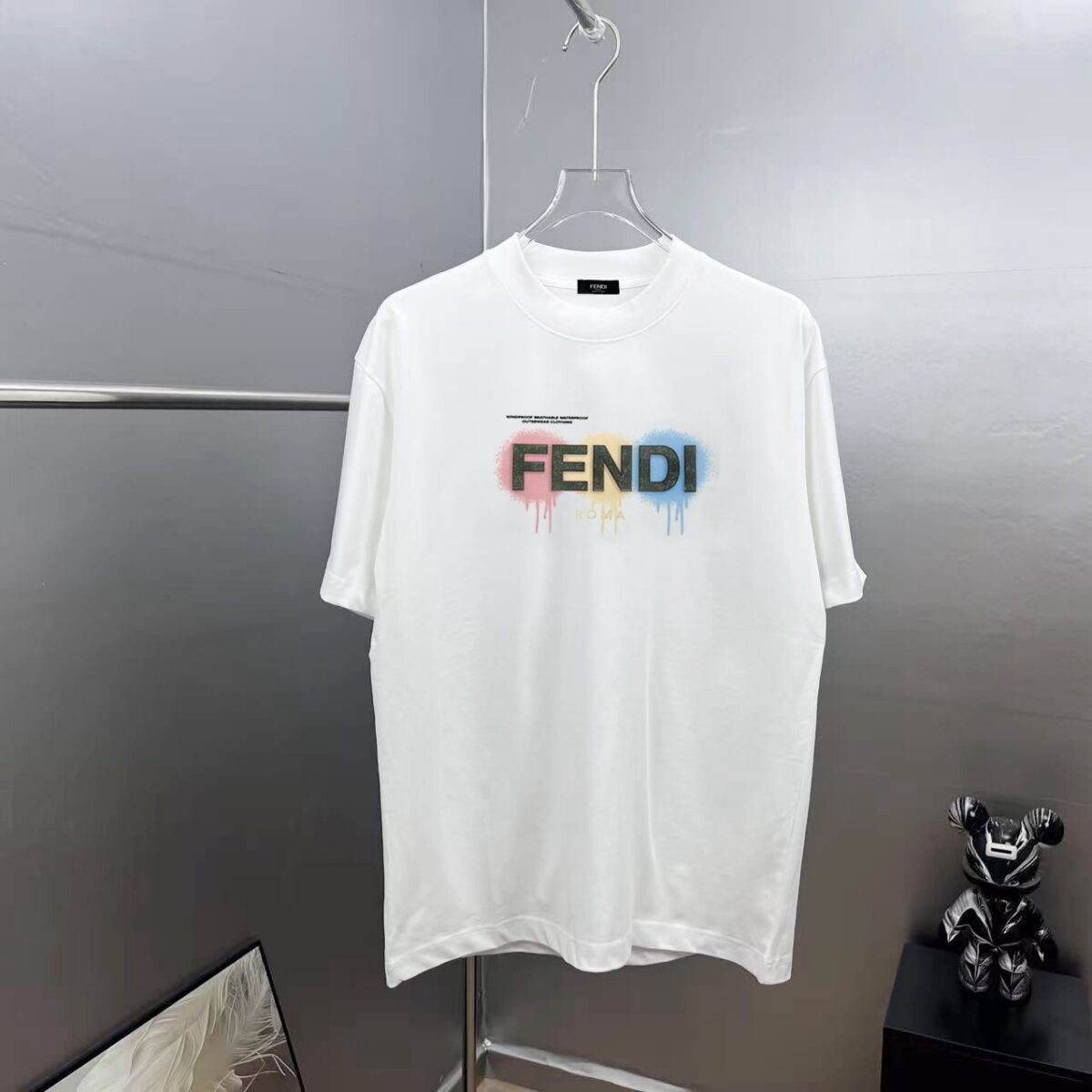 weigou_193293_0_a94edf0b1b P85 Fen~ 芬家厚板滴胶字母眼睛,280g纯棉上衣 7A抗菌短袖tee 负离子上身十分舒适,男女同款半袖,落肩宽松版型 颜色: 黑色 白色 咖啡色 尺码:S(90-130斤) M(125-150斤) L(135-165斤) XL(160-190斤) XXL(185-220斤)