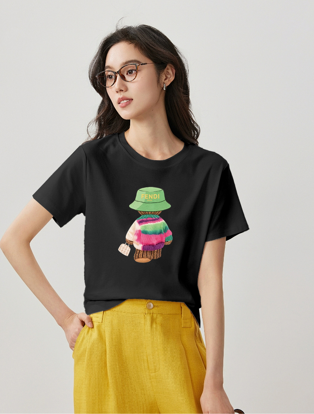 P70 Fendi/芬迪 印花Logo百搭潮流短袖T恤男女同款 吊牌 领标 水洗唛 三标齐全 定织定染280克精梳棉面料 尺码：S-XXL 颜色：黑色，白色