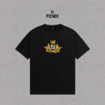 P70 Fendi/芬迪 印花Logo百搭潮流短袖T恤男女同款 吊牌 领标 水洗唛 三标齐全 定织定染280克精梳棉面料 尺码：S-XXL 颜色：黑色，白色