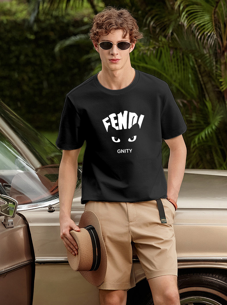 P70 Fendi/芬迪 印花Logo百搭潮流短袖T恤男女同款 吊牌 领标 水洗唛 三标齐全 定织定染280克精梳棉面料 尺码：S-XXL 颜色：黑色，白色