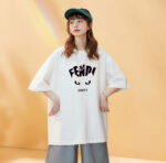 P70 Fendi/芬迪 印花Logo百搭潮流短袖T恤男女同款 吊牌 领标 水洗唛 三标齐全 定织定染280克精梳棉面料 尺码：S-XXL 颜色：黑色，白色