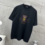 P80 FEN*di芬迪 2026春夏新款短袖t恤 经典双 F，立体厚板硅胶工艺 定制双纱平纹纯棉面料 男女同款 颜色：黑色 白色 花灰色 尺码： S （90-130斤） M （120-150斤） L （140-165斤） XL （160-180斤） XXL （180-210斤）