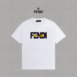 P70 Fendi/芬迪 印花Logo百搭潮流短袖T恤男女同款 吊牌 领标 水洗唛 三标齐全 定织定染280克精梳棉面料 尺码：S-XXL 颜色：黑色，白色