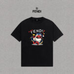 P70 Fendi/芬迪 印花Logo百搭潮流短袖T恤男女同款 吊牌 领标 水洗唛 三标齐全 定织定染280克精梳棉面料 尺码：S-XXL 颜色：黑色，白色
