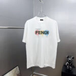 P85 Fen～ 芬家厚板滴胶字母眼睛，2025秋冬新款280g纯棉上衣 7A抗菌短袖tee 负离子上身十分舒适，男女同款半袖，落肩宽松版型 颜色: 黑色 白色 咖啡色 尺码：S（90-130斤） M（125-150斤） L（135-165斤） XL（160-190斤） XXL（185-220斤）