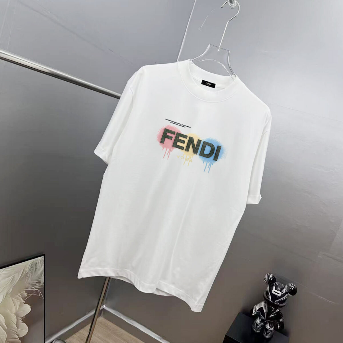 P85 Fen～ 芬家厚板滴胶字母眼睛，2025秋冬新款280g纯棉上衣 7A抗菌短袖tee 负离子上身十分舒适，男女同款半袖，落肩宽松版型 颜色: 黑色 白色 咖啡色 尺码：S（90-130斤） M（125-150斤） L（135-165斤） XL（160-190斤） XXL（185-220斤）