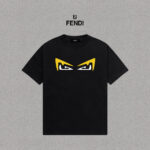 P70 Fendi/芬迪 印花Logo百搭潮流短袖T恤男女同款 吊牌 领标 水洗唛 三标齐全 定织定染280克精梳棉面料 尺码：S-XXL 颜色：黑色，白色