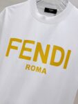 weigou_193845_4_8daecb48b0 P85 芬迪 26SS FENDI 英文字母logo印花短袖t恤 官方同步 高版本 高品质 时尚个性 百搭潮流 纯原品质 原版面料 品牌logo重工艺设计 高端定制优质棉莫代尔面料.手感柔软.穿着舒适.级别精致车线.做工精细.上身效果无敌帅气!型男必备单品! 颜色: 黑色.白色. 尺码:S M L XL XXL