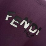 P75 FEN*di芬迪 2026春夏新款短袖t恤 经典 立体滴胶工艺 定制双纱平纹纯棉面料 男女同款 颜色：黑色 白色 绿色 紫色 尺码： S （90-130斤） M （120-150斤） L （140-165斤） XL （160-180斤） XXL （180-210斤）
