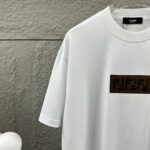 P80 FEN*di芬迪 2026春夏新款短袖t恤 经典双 F，贴布绣 工艺 定制双纱平纹纯棉面料 男女同款 颜色：黑色 白色 尺码： S （90-130斤） M （120-150斤） L （140-165斤） XL （160-180斤） XXL （180-210斤）