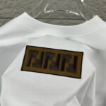 P80 FEN*di芬迪 2026春夏新款短袖t恤 经典双 F，贴布绣 工艺 定制双纱平纹纯棉面料 男女同款 颜色：黑色 白色 尺码： S （90-130斤） M （120-150斤） L （140-165斤） XL （160-180斤） XXL （180-210斤）