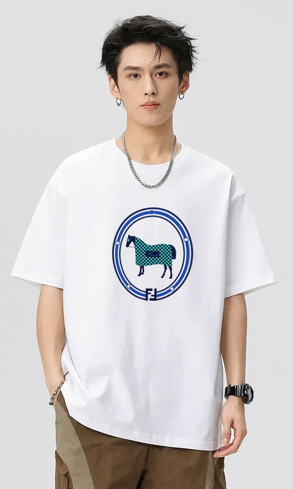 P70 Fendi/芬迪 印花Logo百搭潮流短袖T恤男女同款 吊牌 领标 水洗唛 三标齐全 定织定染280克精梳棉面料 尺码：S-XXL 颜色：黑色，白色