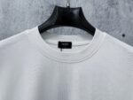 P85 【Fendi】芬迪25ss口袋拉链字母短袖T恤 采用280双纱棉 这款短袖具有舒适的剪裁和休闲风格，适合各种场合。趁着限量发售，赶紧抓住机会拥有这个炙手可热的潮流单品! 男女同款 颜色：黑色 白色 尺码：S-XL