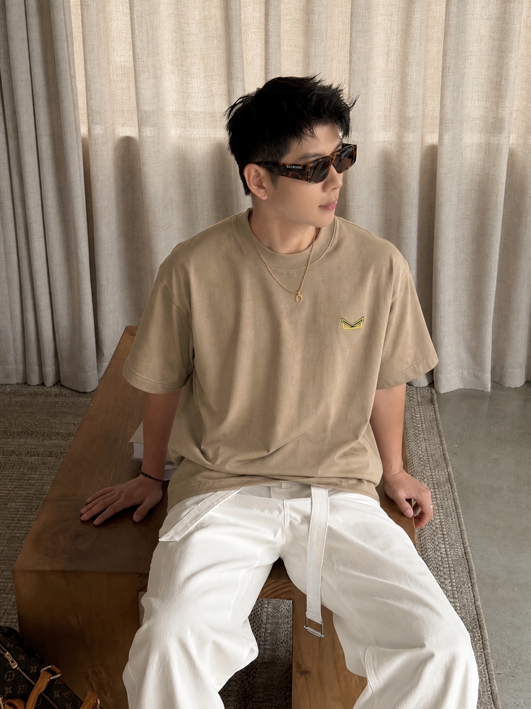 weigou_194122_8_373c68cebb P75 fen*芬家 logo字母刺绣 官方同款 《区别通货面料》双纱纯棉上衣 7a抗菌短袖tee 上身十分舒适,男女同款半袖,落肩宽松版型 颜色: 黑色 白色 咖啡色 尺码:S(90-130斤) M(125-150斤) L(135-165斤) XL(160-190斤) XXL(185-220斤)