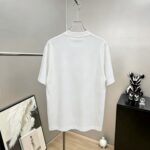 weigou_194164_1_20917f7138 P75 fen*芬家 logo字母刺绣 官方同款 《区别通货面料》双纱纯棉上衣 7a抗菌短袖tee 上身十分舒适,男女同款半袖,落肩宽松版型 颜色: 黑色 白色 咖啡色 尺码:S(90-130斤) M(125-150斤) L(135-165斤) XL(160-190斤) XXL(185-220斤)