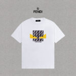 P70 Fendi/芬迪 印花Logo百搭潮流短袖T恤男女同款 吊牌 领标 水洗唛 三标齐全 定织定染280克精梳棉面料 尺码：S-XXL 颜色：黑色，白色