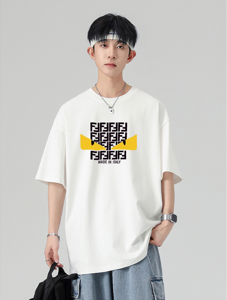 P70 Fendi/芬迪 印花Logo百搭潮流短袖T恤男女同款 吊牌 领标 水洗唛 三标齐全 定织定染280克精梳棉面料 尺码：S-XXL 颜色：黑色，白色