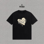 P70 Fendi/芬迪 印花Logo百搭潮流短袖T恤男女同款 吊牌 领标 水洗唛 三标齐全 定织定染280克精梳棉面料 尺码：S-XXL 颜色：黑色，白色