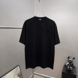 weigou_194364_0_58c12fa014 P75 fen*芬家 logo字母刺绣 官方同款 《区别通货面料》双纱纯棉上衣 7a抗菌短袖tee 上身十分舒适,男女同款半袖,落肩宽松版型 颜色: 黑色 白色 咖啡色 尺码:S(90-130斤) M(125-150斤) L(135-165斤) XL(160-190斤) XXL(185-220斤)