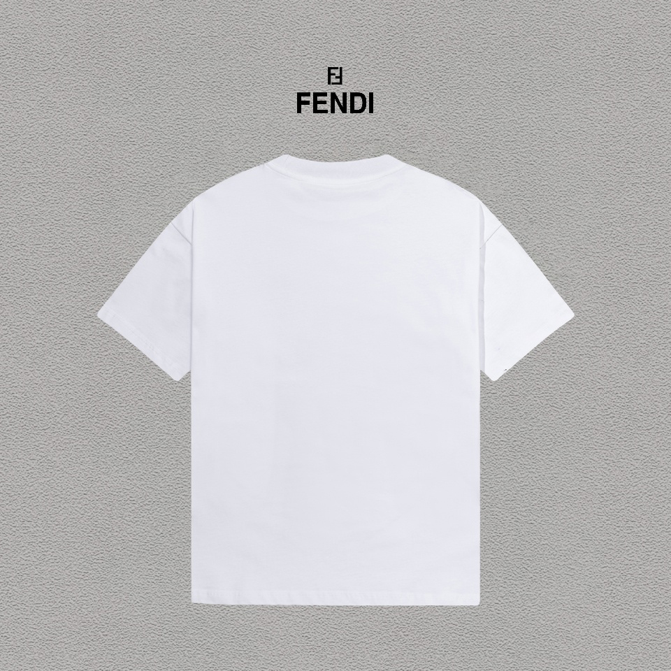 P70 Fendi/芬迪 印花Logo百搭潮流短袖T恤男女同款 吊牌 领标 水洗唛 三标齐全 定织定染280克精梳棉面料 尺码：S-XXL 颜色：黑色，白色