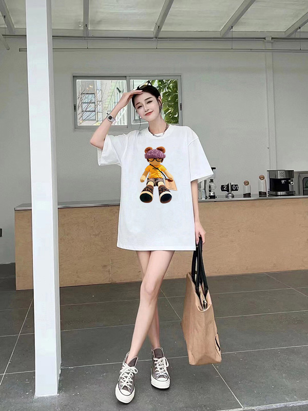 P70 Fendi/芬迪 印花Logo百搭潮流短袖T恤男女同款 吊牌 领标 水洗唛 三标齐全 定织定染280克精梳棉面料 尺码：S-XXL 颜色：黑色，白色