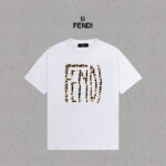 P70 Fendi/芬迪 印花Logo百搭潮流短袖T恤男女同款 吊牌 领标 水洗唛 三标齐全 定织定染280克精梳棉面料 尺码：S-XXL 颜色：黑色，白色
