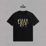 P70 Fendi/芬迪 印花Logo百搭潮流短袖T恤男女同款 吊牌 领标 水洗唛 三标齐全 定织定染280克精梳棉面料 尺码：S-XXL 颜色：黑色，白色