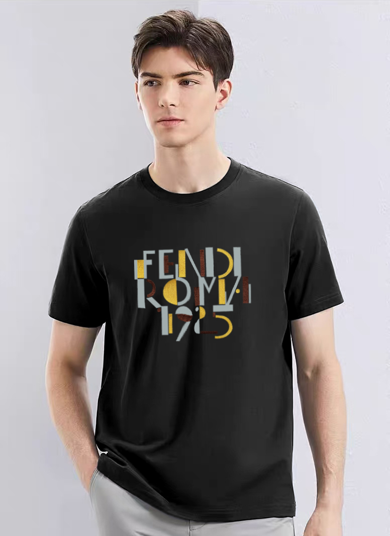 P70 Fendi/芬迪 印花Logo百搭潮流短袖T恤男女同款 吊牌 领标 水洗唛 三标齐全 定织定染280克精梳棉面料 尺码：S-XXL 颜色：黑色，白色